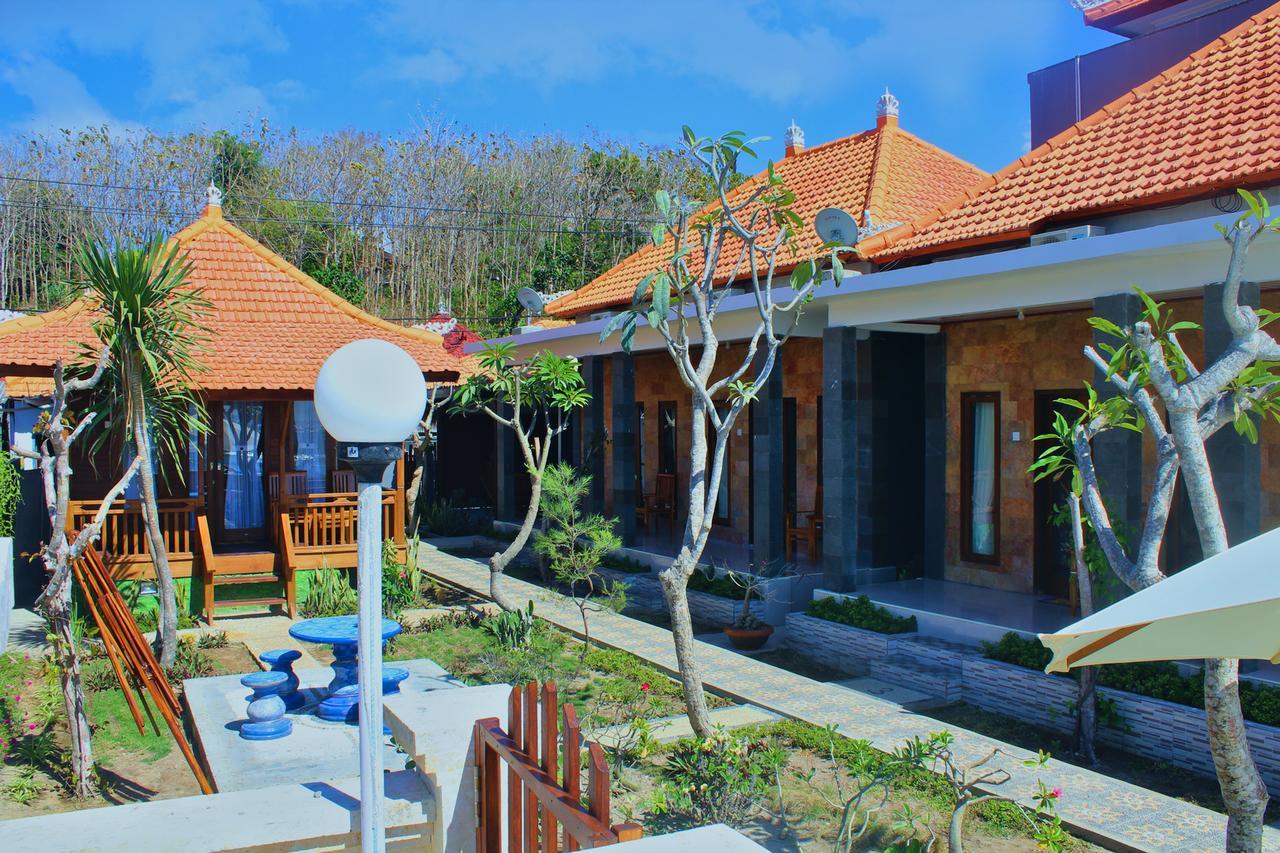 Swan Beach Inn Batununggul Exterior photo